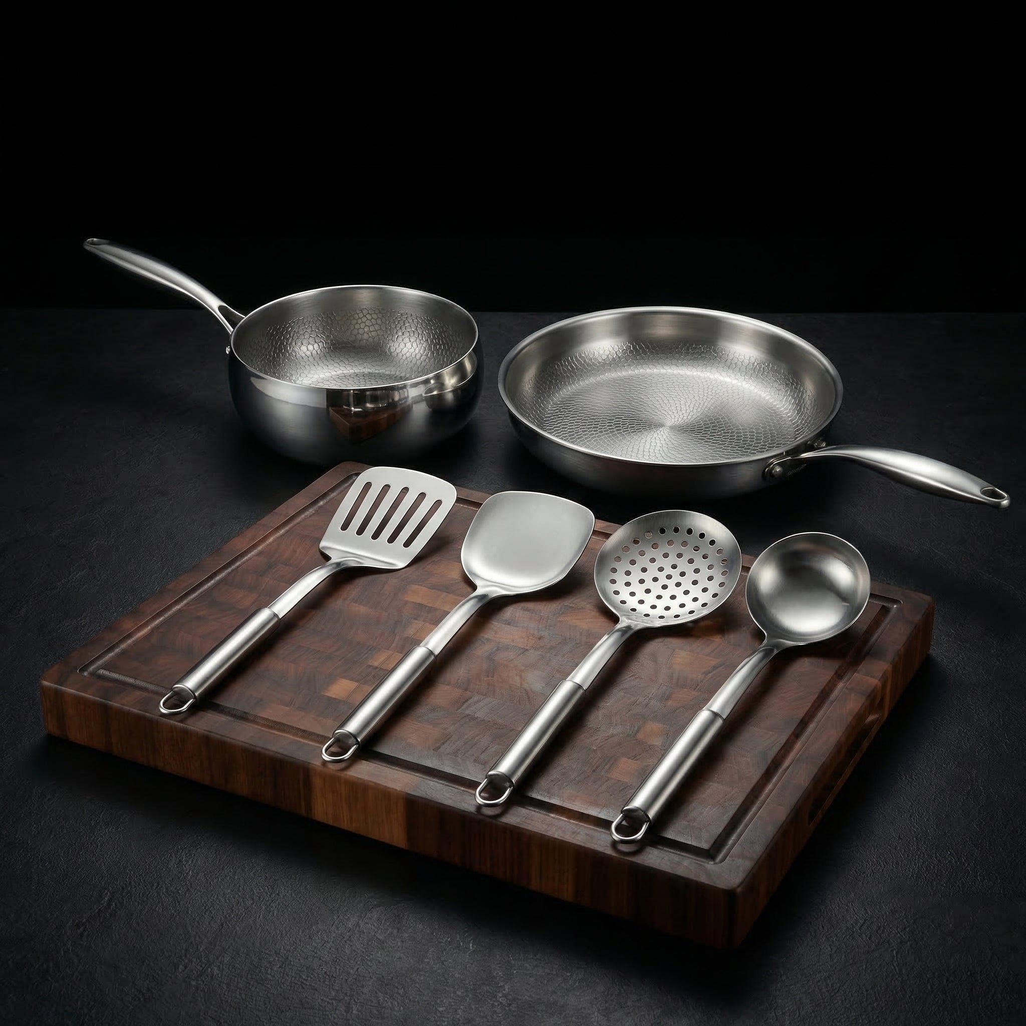 Gehamerde Titanium Pannen- & Hapjesset met Walnotenhouten Plank en Keukengerei