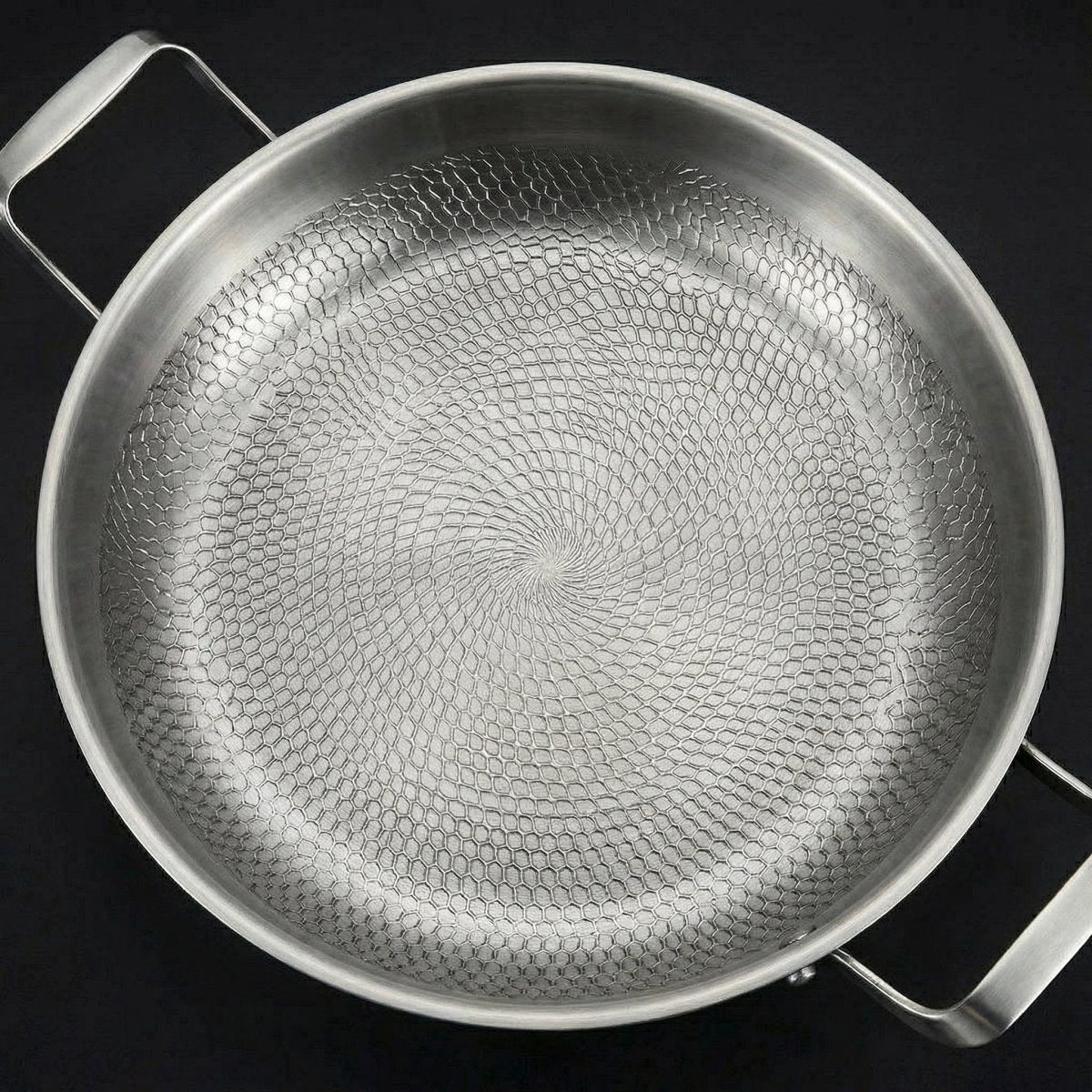 Gehamerde Titanium pan met twee Handgrepen