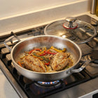 Gehamerde Titanium pan met twee Handgrepen